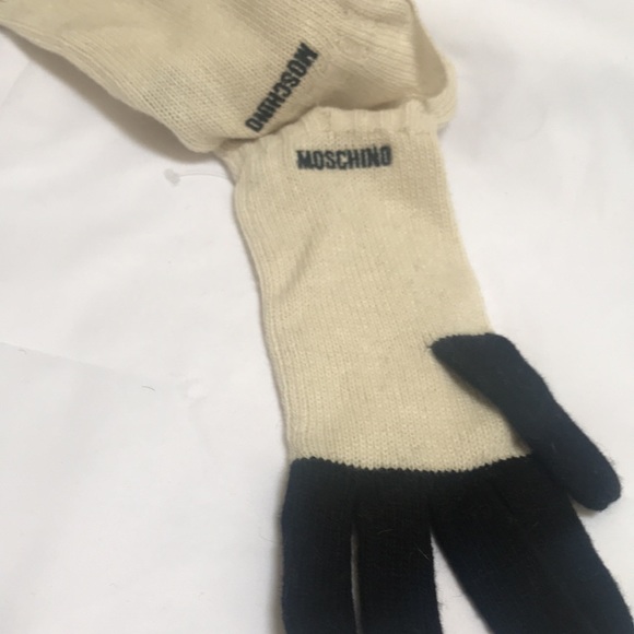 Moschino women’s glows - Picture 3 of 7